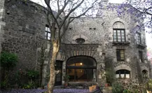 Mansión de El Indio Fernández: de fortaleza de piedra a santuario en Día de Muertos en Coyoacán