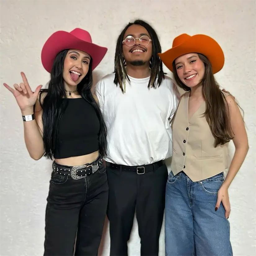 Las alucines y el Iztaparrasta en la última peda fest 2024. Foto: IG  modeentertainmentmx