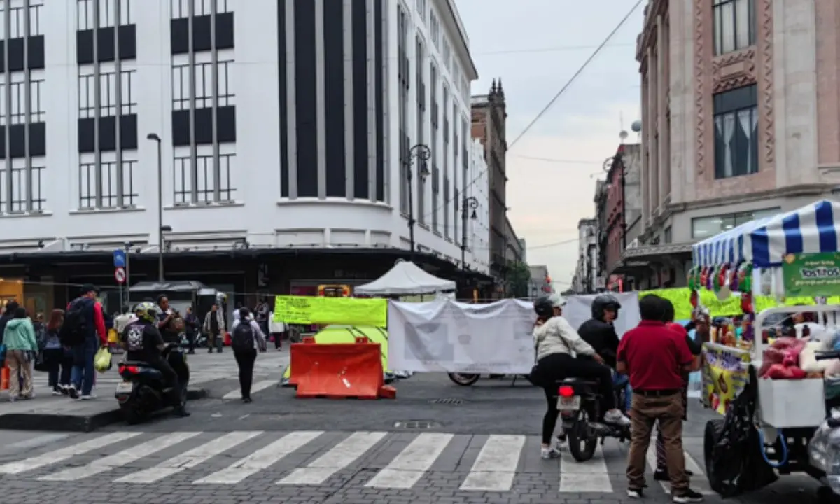 Bloqueo vial en CDMX. Foto: X (@OVIALCDMX)