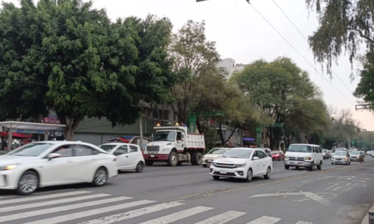 Autos en CDMX. Foto: X (@OVIALCDMX)
