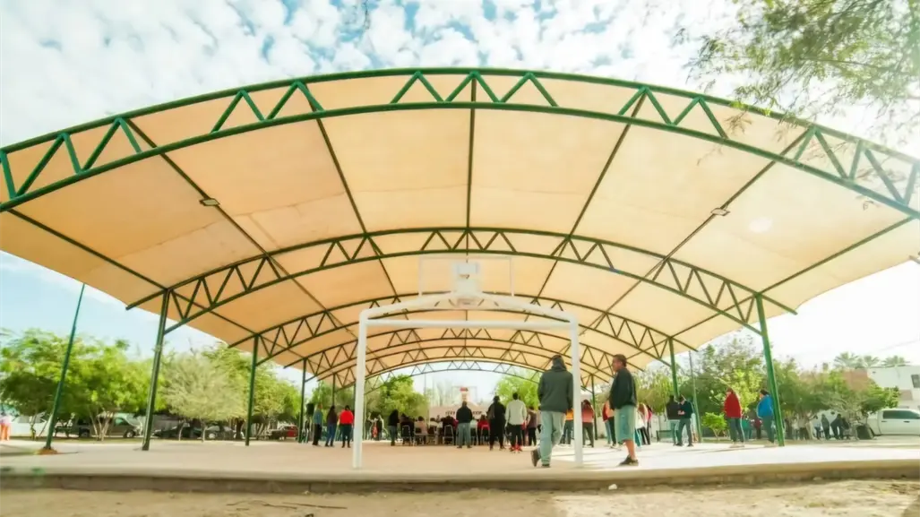 Rompe Torreón récord en construcción de techumbres para la recreación en espacios públicos