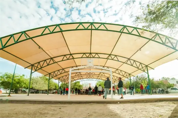 Rompe Torreón récord en construcción de techumbres para la recreación en espacios públicos