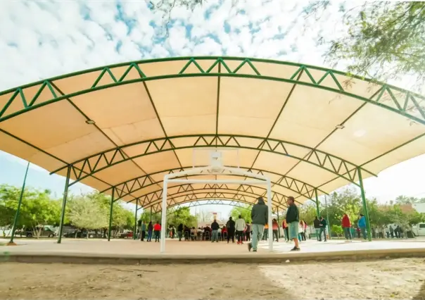 Rompe Torreón récord en construcción de techumbres para la recreación en espacios públicos