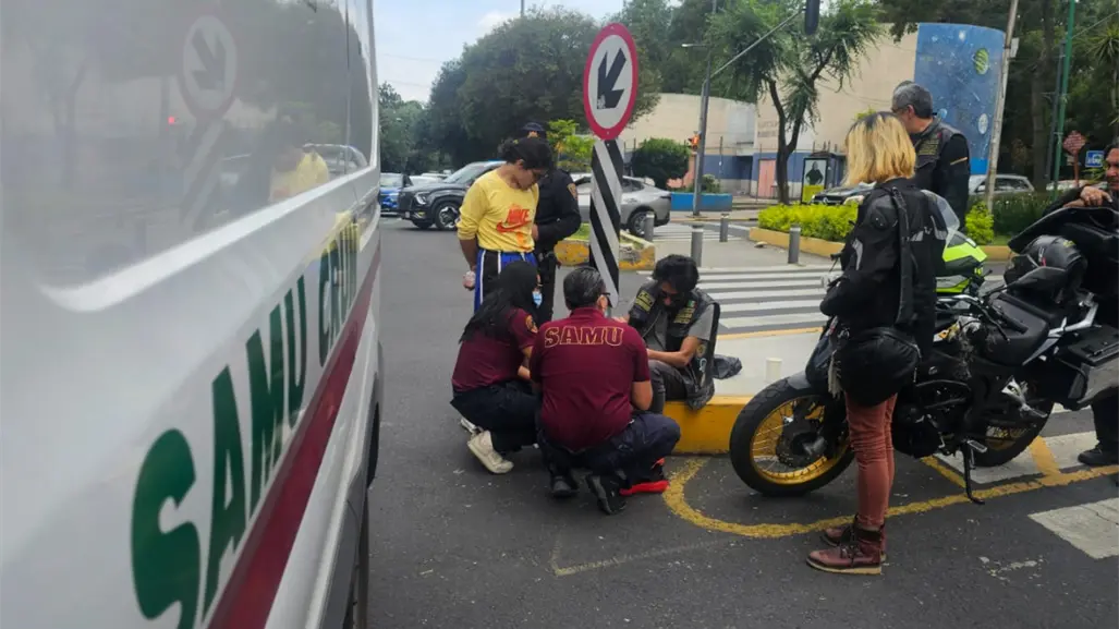 Accidente en la alcaldía Benito Juárez deja motociclista lesionado