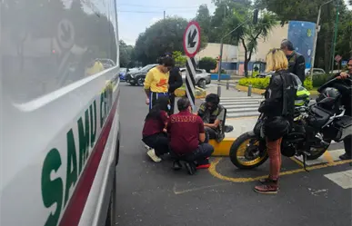 Accidente en la alcaldía Benito Juárez deja motociclista lesionado