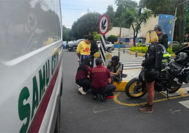 Accidente en la alcaldía Benito Juárez deja motociclista lesionado