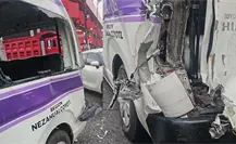 Tráiler embiste a unidad de transporte público en Venustiano Carranza; hay heridos