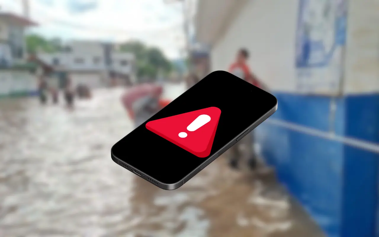 Celular con signo de alerta y comunidad inundada. Foto: Canva / X (@CNPC_MX)