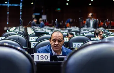 Cuauhtémoc Blanco es sorprendido jugando pádel durante sesión legislativa | VIDEO