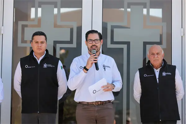 David de la Peña inaugura capilla renovada, nichos y carroza en el panteón San Marcos