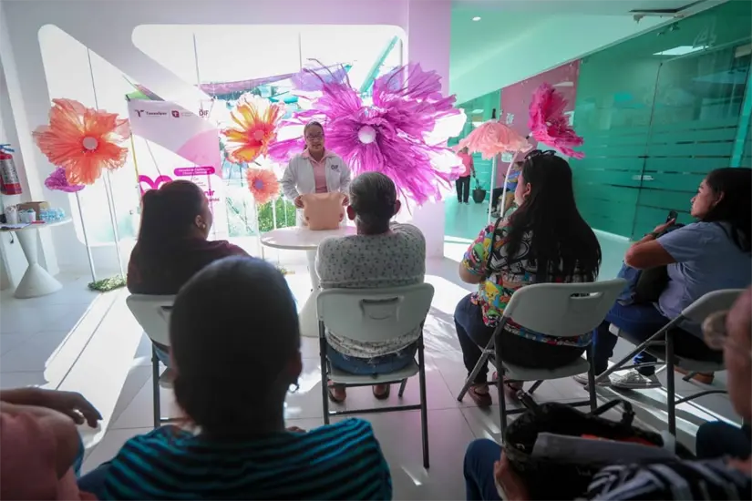 EL DIF realiza acompañamiento y ofrece platicas sobre detección de cáncer de mama | Foto;: DIF Tamaulipas