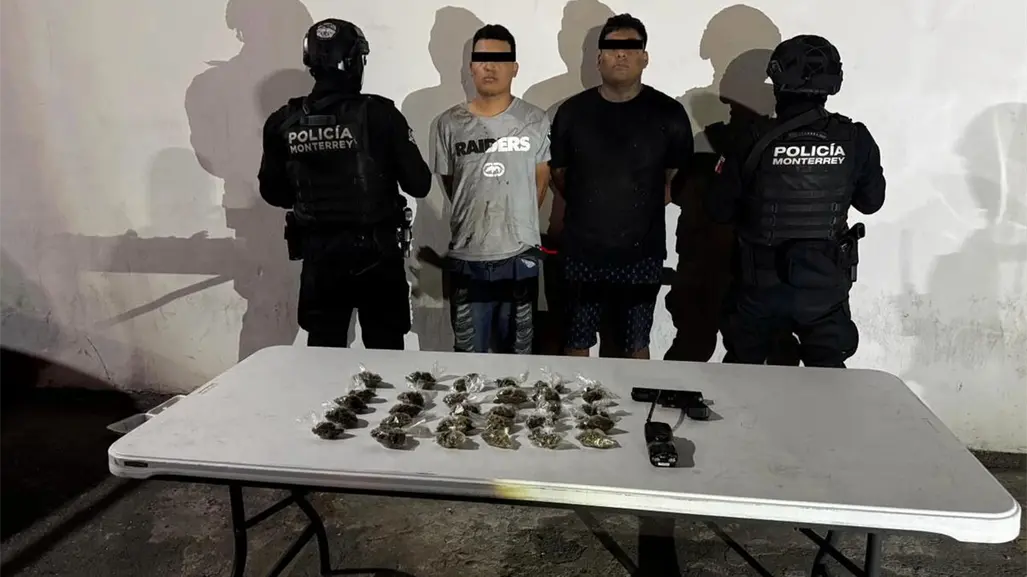 Persecución tras operativo deja dos detenidos y aseguran droga junto con un arma en Monterrey