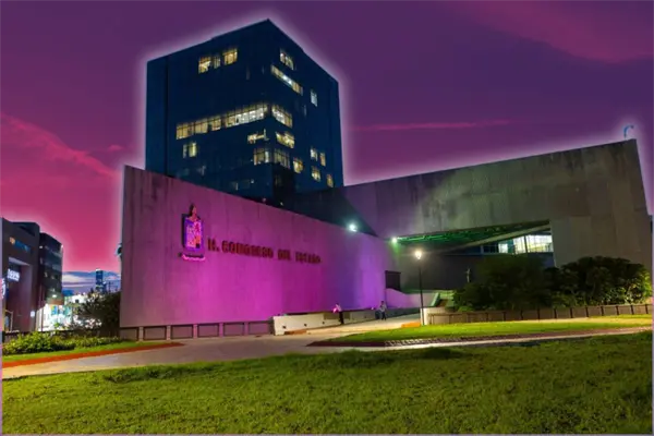 Congreso de Nuevo León se ilumina de rosa por el Día Internacional de la Lucha Contra el Cáncer de Mama