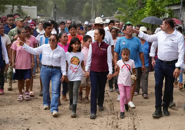 Claudia Sheinbaum recorre zonas afectadas por lluvias en Pantepec, Puebla