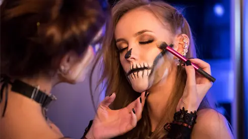 Halloween 2025: 5 ideas de maquillaje terrorífico para salir del apuro en 20 minutos