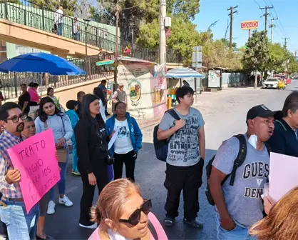 Pacientes de hemodiálisis cierran V Carranza en Saltillo: denuncian condiciones insalubres