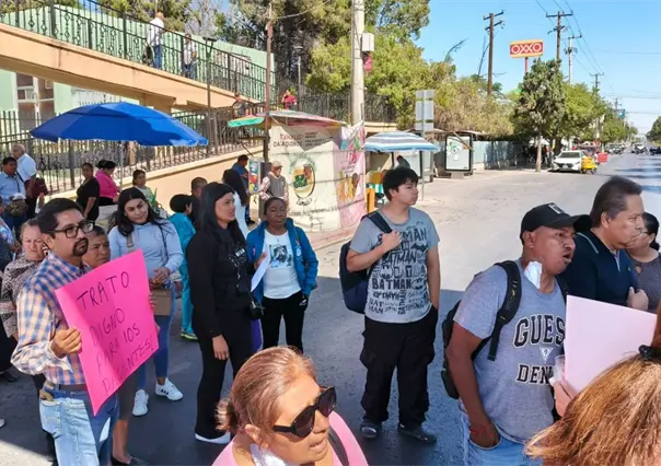 Pacientes de hemodiálisis cierran V Carranza en Saltillo: denuncian condiciones insalubres