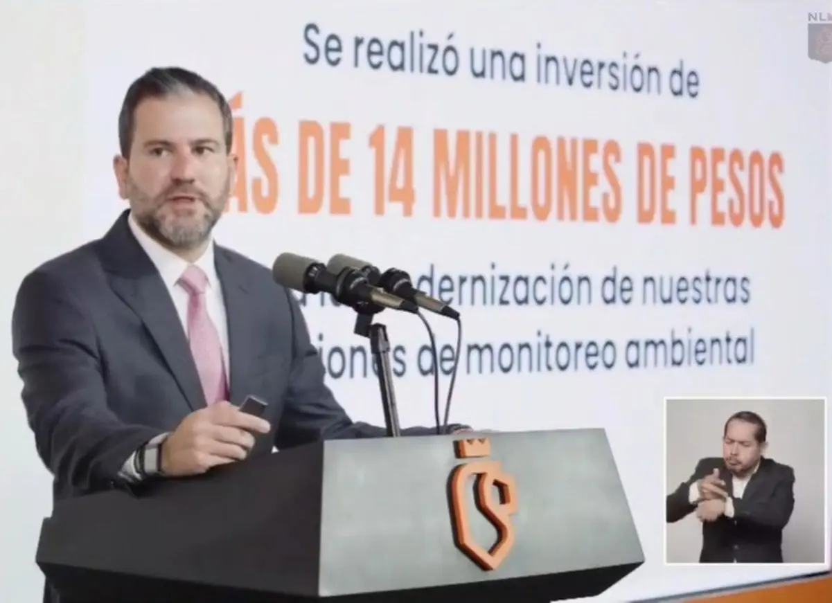 Raúl Lozano en el Nuevo León Informa hablando sobre la inversión para modernizar el SIMA. Foto: Gobierno de Nuevo León.