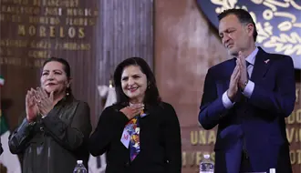 Mónica Soto presenta la Constitución con Mirada Violeta en Querétaro