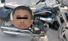 Hombre circula sin casco en motocicleta robada y es detenido en Salinas Victoria