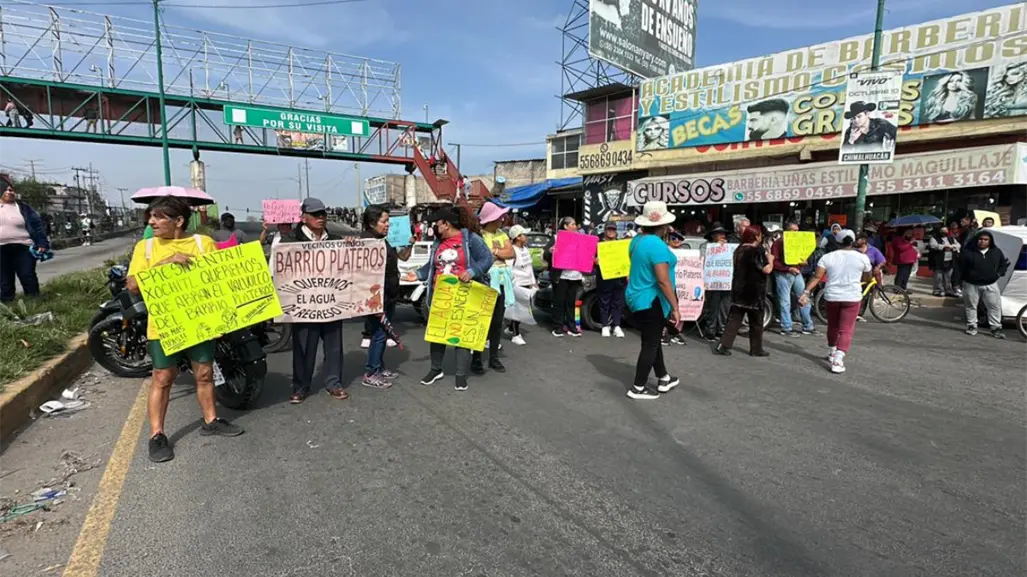 Vecinos de Chimalhuacán bloquean calles tras 10 meses sin agua