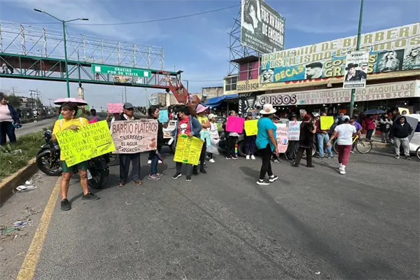 Vecinos de Chimalhuacán bloquean calles tras 10 meses sin agua