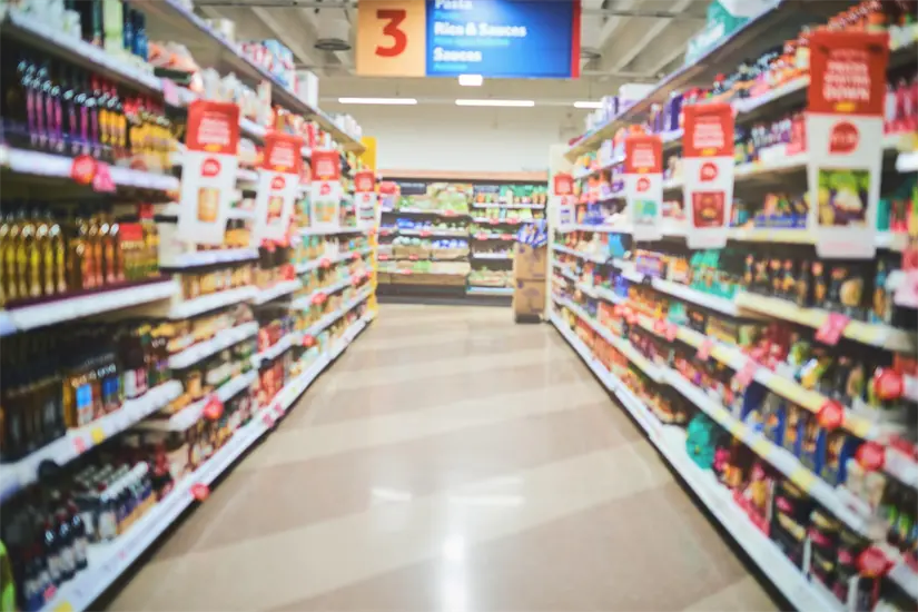 Supermercado en México, estantes con producto. Foto: Gemini IA