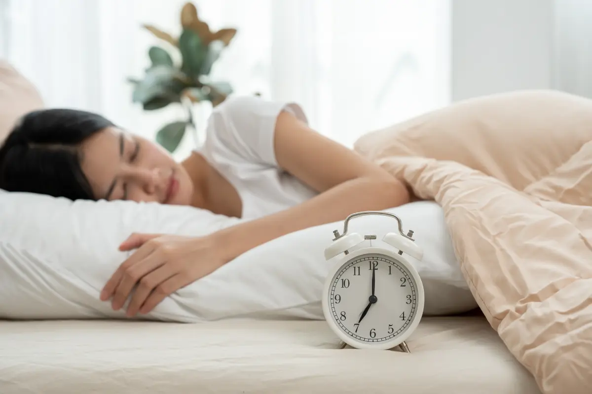 Mejorar la calidad de tu sueño te ayudará a despertar renovado. Descubre los consejos prácticos para dormir mejor. Foto: Canva