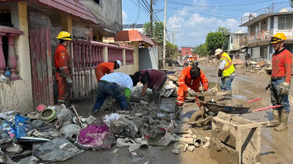 Familias de Poza Rica reciben apoyo de brigada de Yucatán tras lluvias e inundaciones