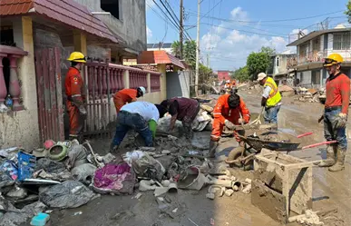 Familias de Poza Rica reciben apoyo de brigada de Yucatán tras lluvias e inundaciones