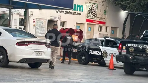 VIDEO | Motociclistas armados desatan asalto a gasolinera al norte de Monterrey