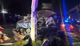 VIDEO | Choque en Apodaca por falta de señalización deja poste dañado