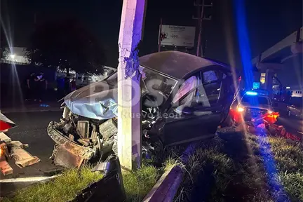 VIDEO | Choque en Apodaca por falta de señalización deja poste dañado VIDEO | Choque en Apodaca por falta de señalización deja poste dañado