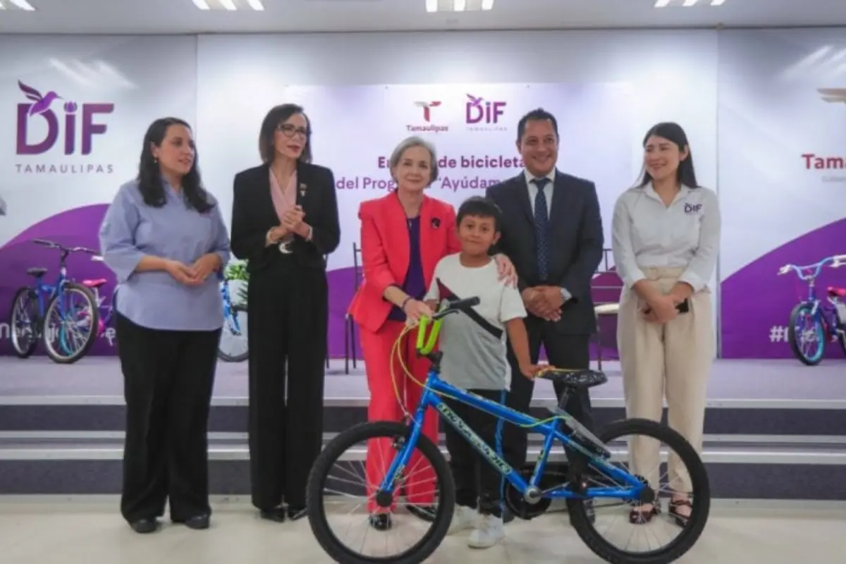 DIF Tamaulipas y Fundación TELMEX, benefician a 100 niñas y niños con bicicletas para su traslado a la escuela | Foto: DIF Tamaulipas