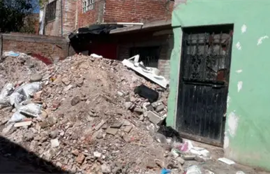 Abandonan de nuevo escombro en una calle de Durango, ahora en este lugar