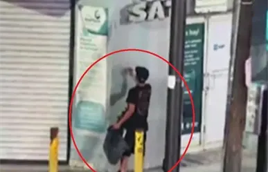 VIDEO | Hombre grafitea edificio del SAT y es detenido en el centro de Monterrey