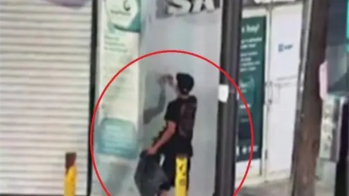 VIDEO | Hombre grafitea edificio del SAT y es detenido en el centro de Monterrey