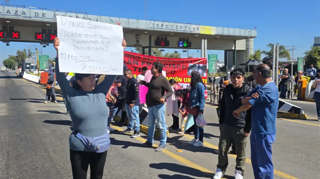 Vecinos de Cuautitlán Izcalli toman la caseta de Tepotzotlán y permiten el libre paso