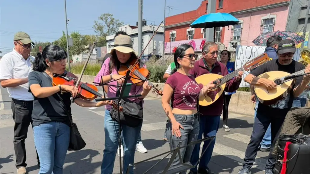 VIDEO | Orquesta Típica de la CDMX bloquea Calzada México-Tacuba por falta de presupuesto y respeto laboral