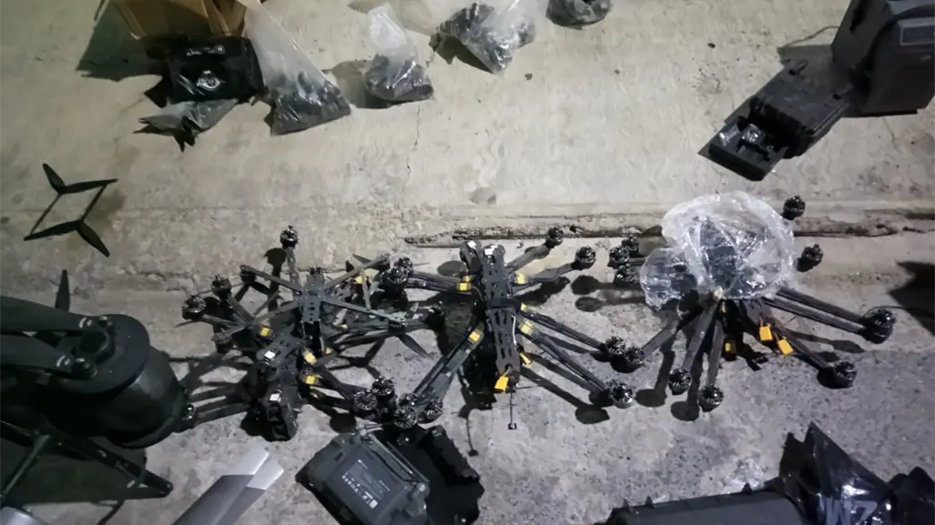 En Operativo Frontera Norte decomisan drones, antidrones, explosivos improvisados, así como armamento junto a 2 detenidos