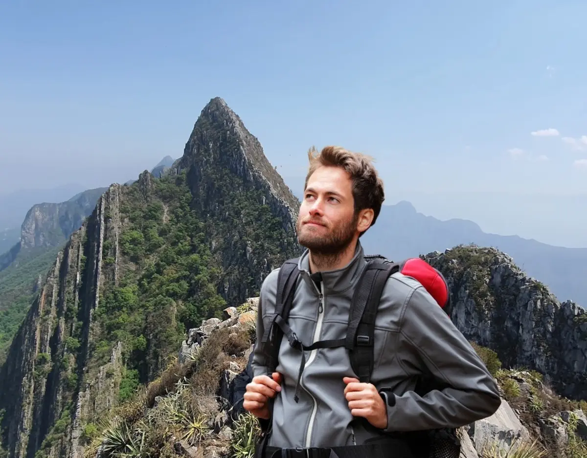 El Pico UDEM se localiza en el municipio de San Pedro Garza García dentro de la Sierra Madre Oriental. Foto: Canva.