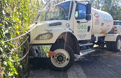 FOTOS | Pipa de gas se estrella contra una barda en Lomas de Chapultepec