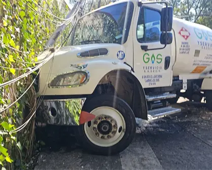FOTOS | Pipa de gas se estrella contra una barda en Lomas de Chapultepec
