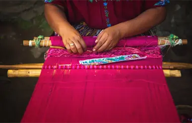 UNESCO impulsa la protección del bordado maya y certifica a más de 200 artesanas en Yucatán