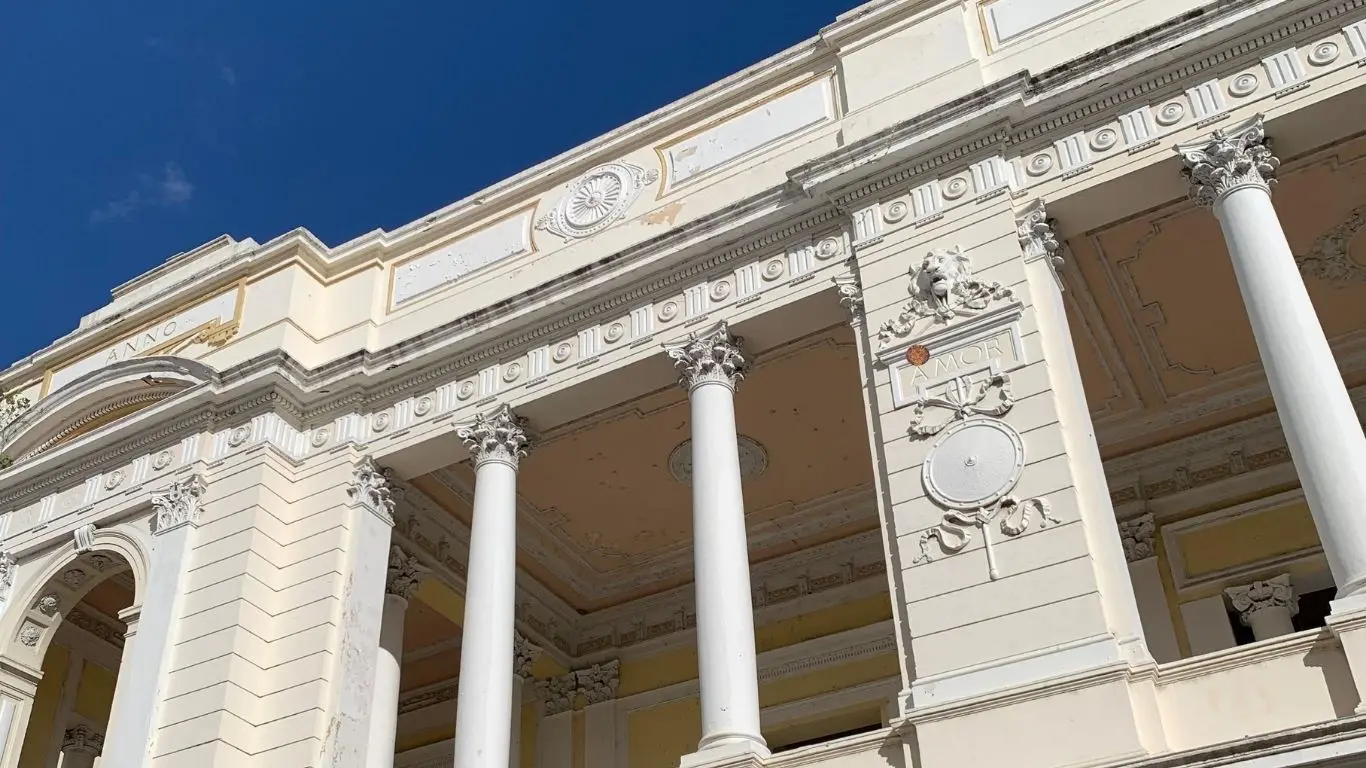 ¿Qué tipo de mantenimiento se realizará en el teatro?. Foto: Adity Cupil