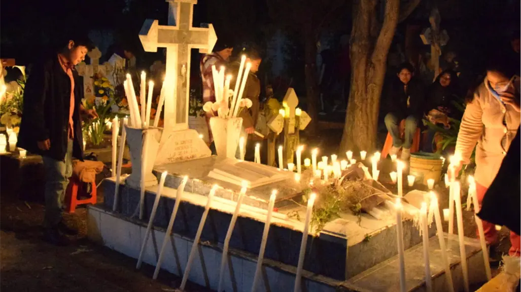 Festival de Día de Muertos en San Mateo Atenco ofrece velada en panteón, arte, y gastronomía