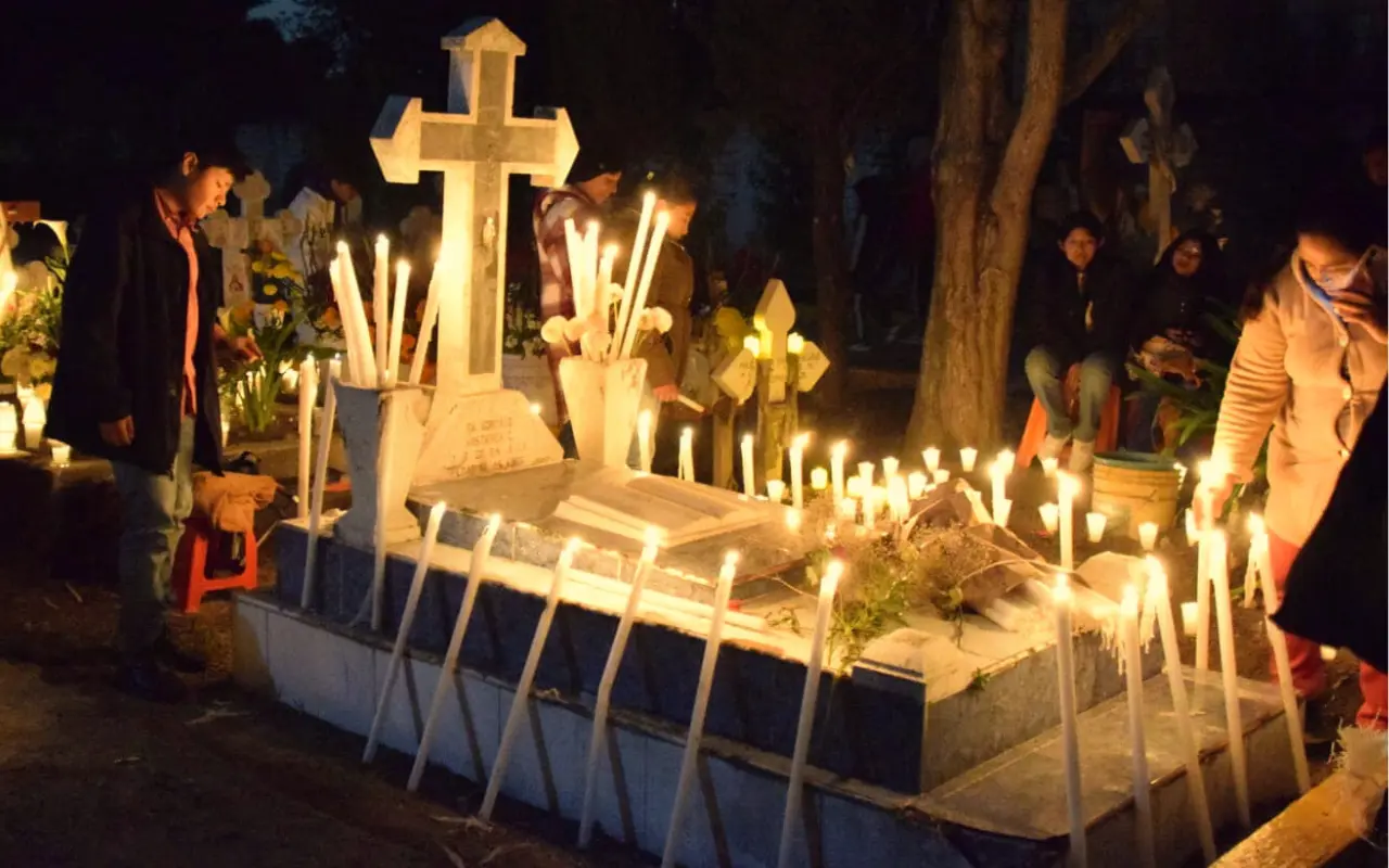 Velada de Día De Muertos, en San Mateo Atenco, 2024. Foto: FB/ Gobierno Municipal de San Mateo Atenco 2025-2027 (Canva)
