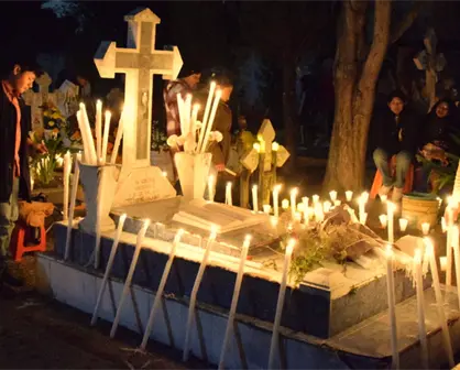 Festival de Día de Muertos en San Mateo Atenco ofrece velada en panteón, arte, y gastronomía