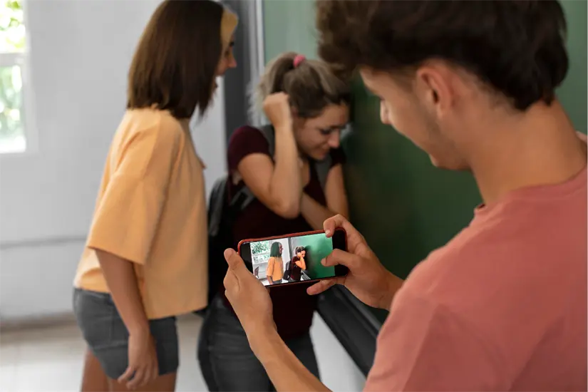 La propuesta busca establecer principios de respeto, honorabilidad y presunción de inocencia dentro del uso de medios digitales. Foto: Freepik 