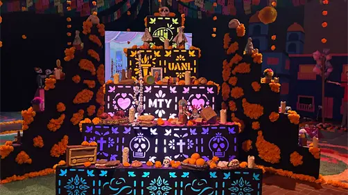 Monterrey celebra el Día de Muertos 2025 con altar artístico en el Palacio Municipal